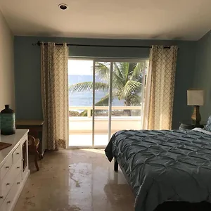 Susana Beach Front House Puerto Aventuras